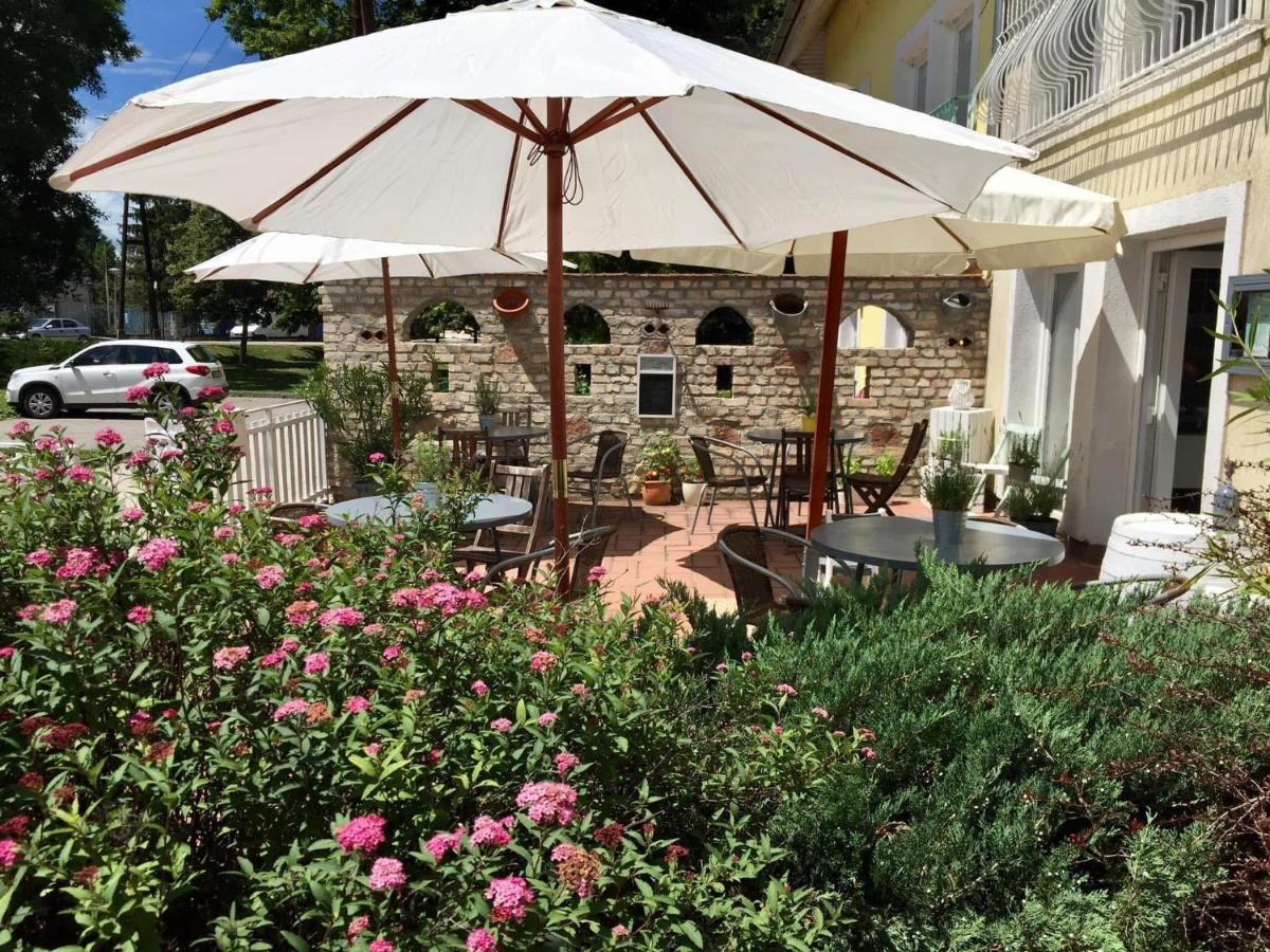 Hencz Vendeghaz Otel Balatonakarattya Dış mekan fotoğraf